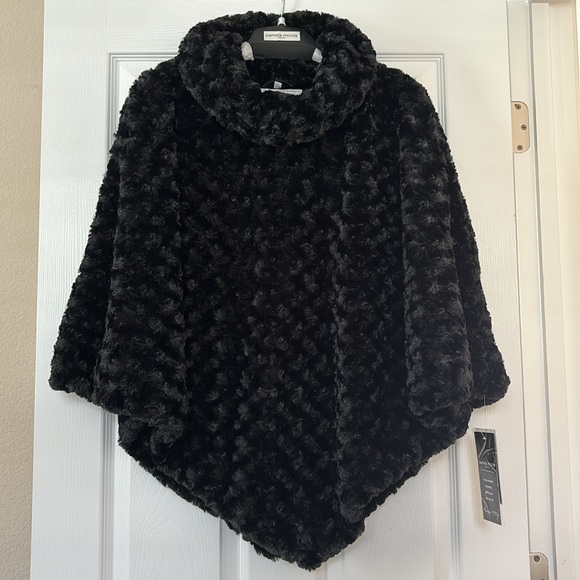 PAMELA McCoy BLACK FAUX FUR PANCHO- SIZE M - Picture 15 of 17